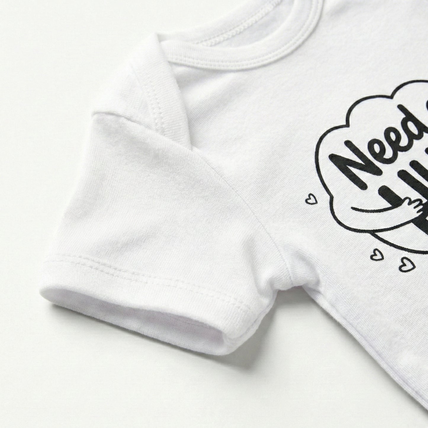AMA™ "Need a Hug" – Funny Baby Bodysuit